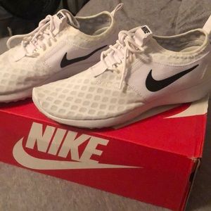 Nike women’s juvenate running sneakers